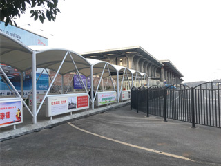 郴州高鐵西站人行風雨走廊雨棚膜結構工