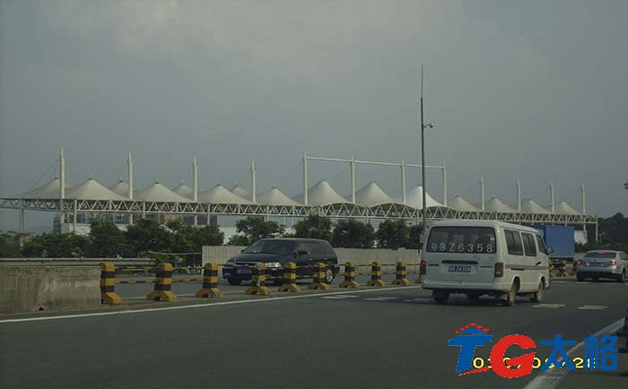 寶安公明鎮(zhèn)樓村體育場看臺膜結構工程,