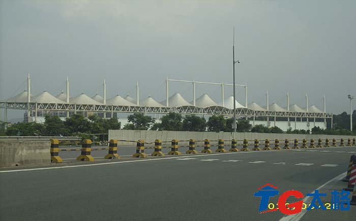 寶安公明鎮(zhèn)樓村體育場看臺膜結構工程,