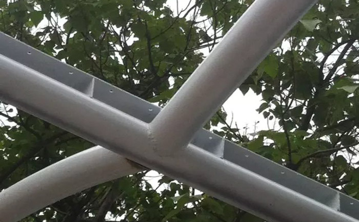 張拉膜停車棚鋼結構所使用的鋼管材料