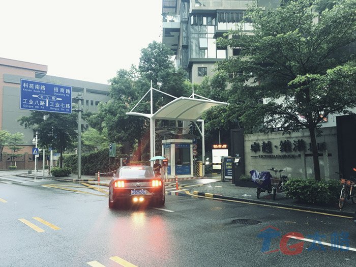深圳南山卓越維港出入口雨棚膜結構