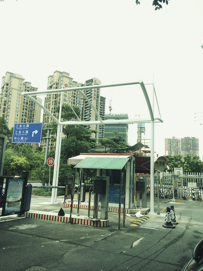 鋼架結構安裝，進入膜材安裝階段