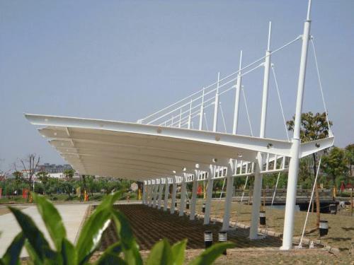 雙側7字造型的膜結構車棚
