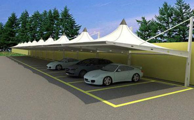 已經停著三輛汽車的膜結構停車棚